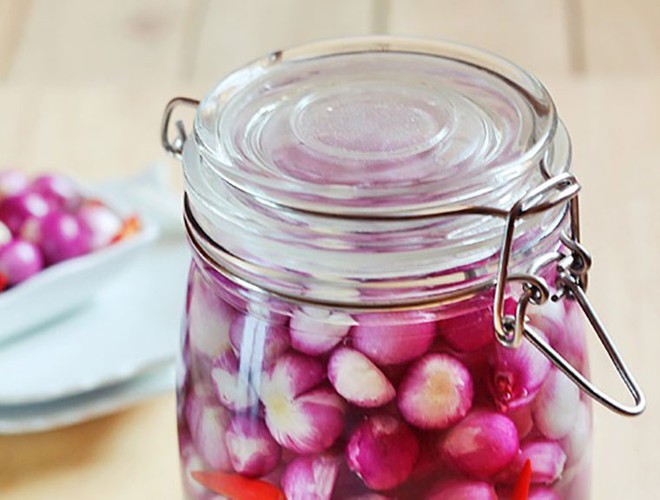 To have crispy and delicious salted pickled onions this Tet holiday, remember to choose this type of onions - Photo 1.