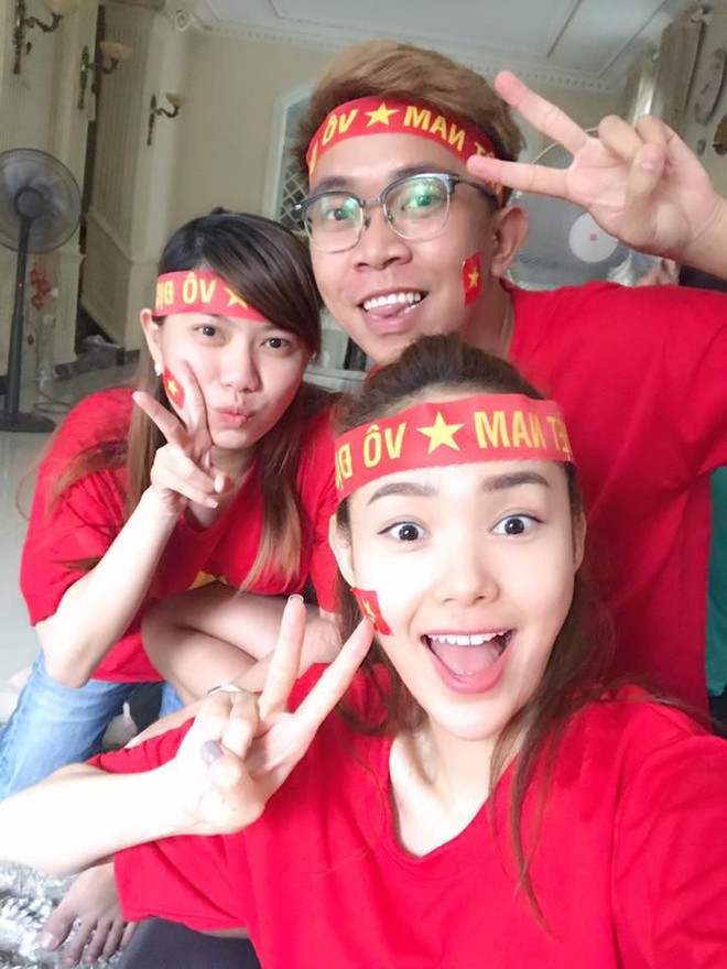 Chưa bao giờ street style của các người đẹp Việt lại ngập tràn cờ đỏ sao vàng như tuần vừa rồi - Ảnh 9.