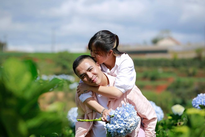 MC Hoàng Linh hạnh phúc như cô gái lần đầu biết yêu trong bộ ảnh cưới tại vườn cẩm tú cầu Đà Lạt - Ảnh 16.
