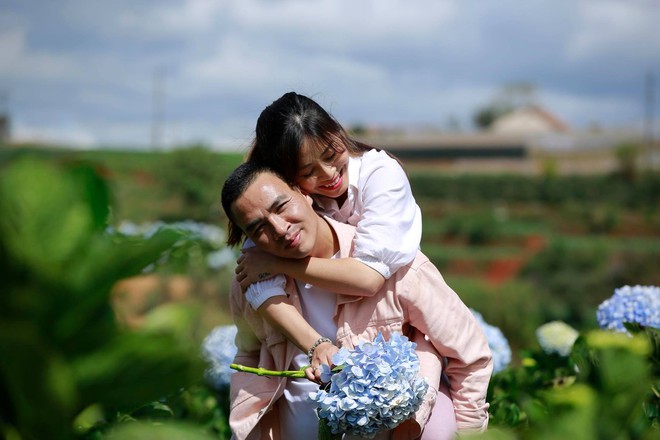 MC Hoàng Linh hạnh phúc như cô gái lần đầu biết yêu trong bộ ảnh cưới tại vườn cẩm tú cầu Đà Lạt - Ảnh 17.