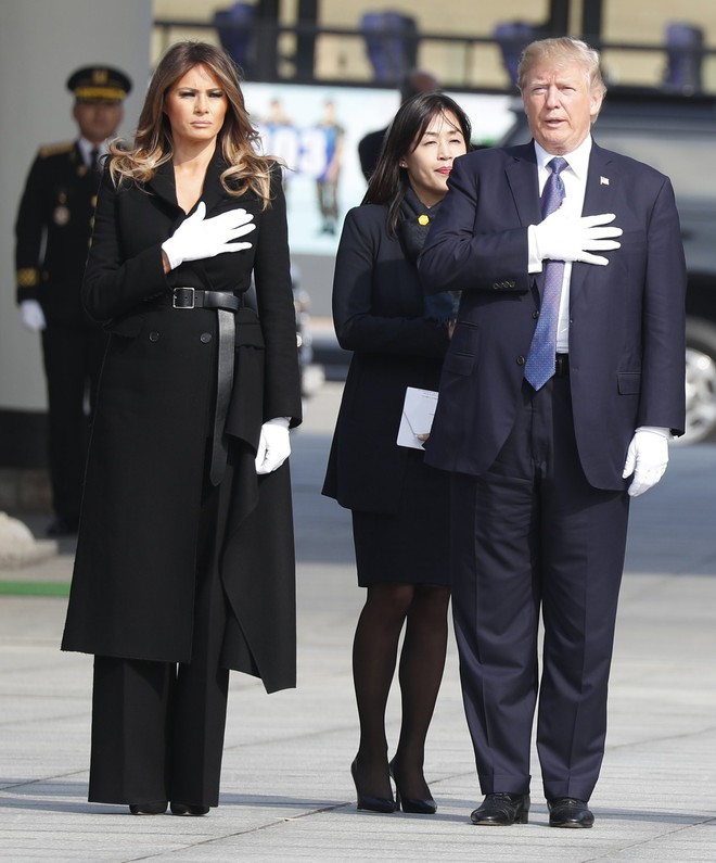 Đệ nhất phu nhân Melania Trump cũng chỉ thường xuyên diện đi diện lại đôi giày đơn giản này - Ảnh 11.