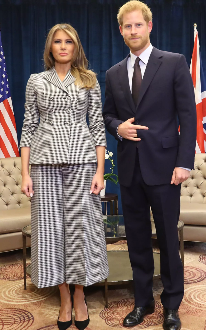 Đệ nhất phu nhân Melania Trump cũng chỉ thường xuyên diện đi diện lại đôi giày đơn giản này - Ảnh 4.