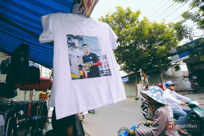 Nắm bắt được độ hot của U23 VN, nhiều cửa hàng thời trang đã bán áo in hình Tiến Dũng - Quang Hải và ngay lập tức đắt hàng - Ảnh 8.