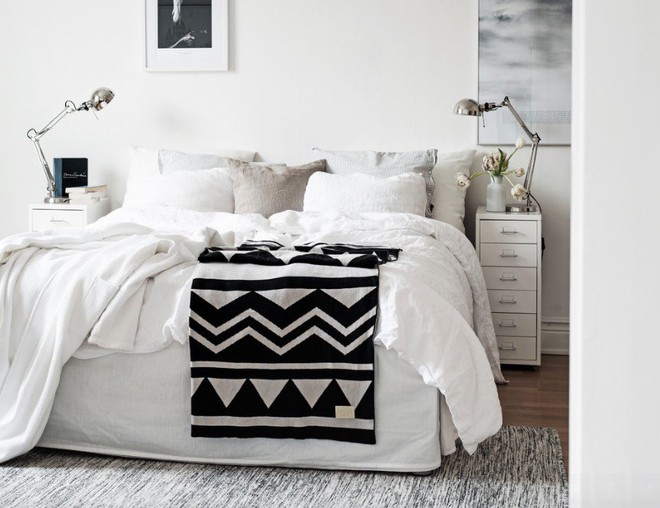 10 ý tưởng giúp phòng ngủ có diện tích nhỏ hẹp trở nên rộng đến bất ngờ - Ảnh 1.