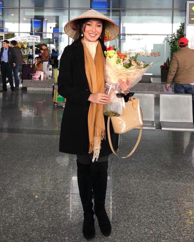Hoa hậu Trái đất từng gây tranh cãi về nhan sắc bất ngờ ghé thăm Việt Nam, rạng rỡ khoe ảnh đội nón lá - Ảnh 1.