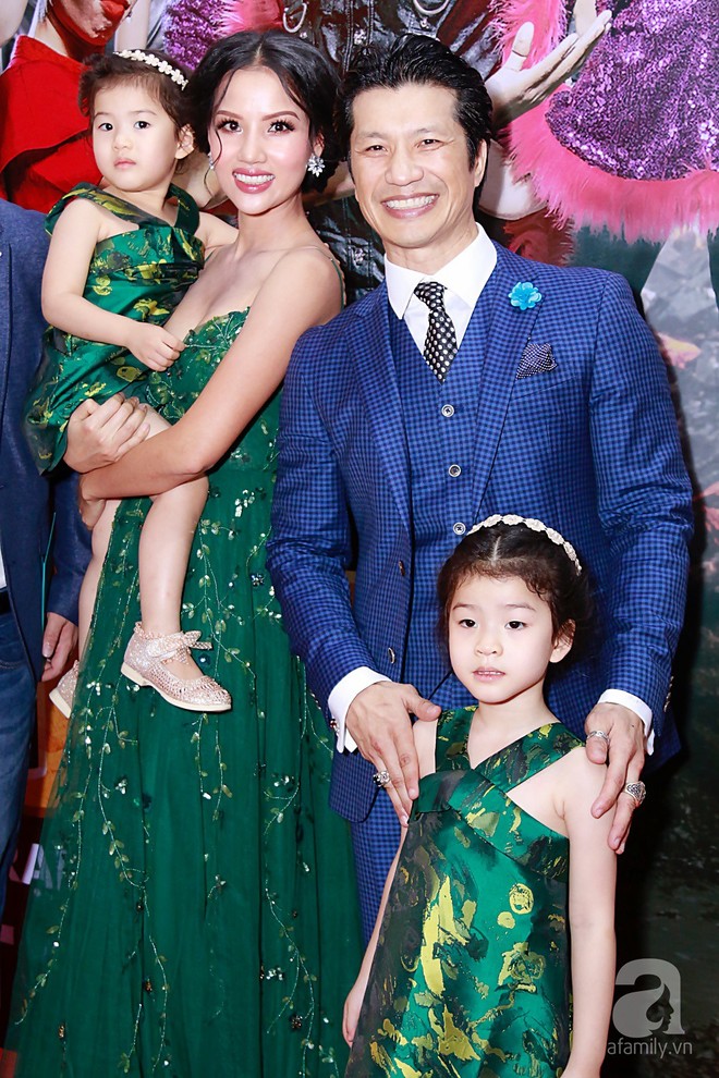 Đôi công chúa nhà Dustin Nguyễn đáng yêu hết mực bên bố mẹ trong họp báo - Ảnh 2.