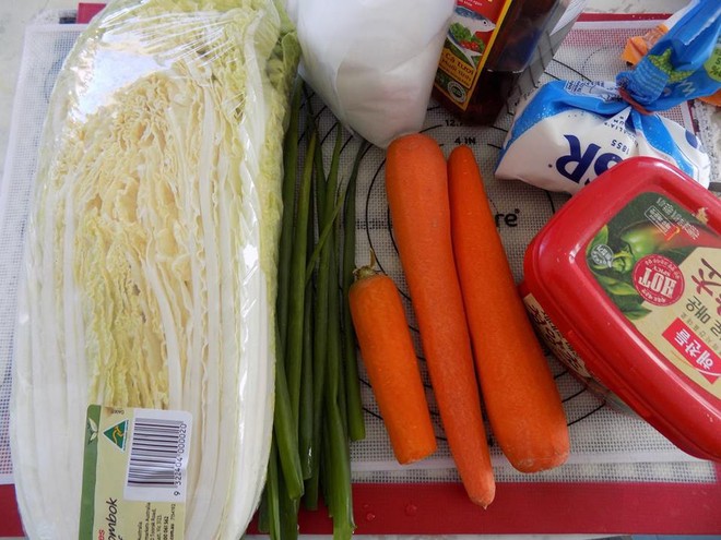 Cách làm kim chi cải thảo cà rốt thuần Việt giòn ngon  - Ảnh 2.