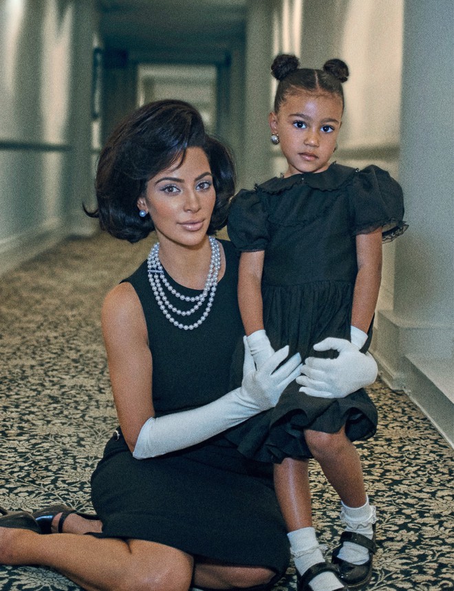 Cuộc sống thượng hạng của các con nhà Kardashian: 1 tuổi đã đeo kim cương, đi chơi khắp thế giới bằng phi cơ riêng - Ảnh 20.