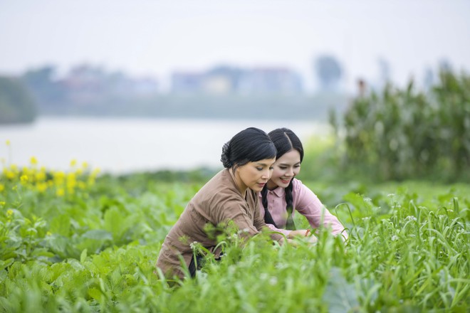 Em bé Hà Nội Lan Hương mặc phong phanh dưới trời lạnh 8 độ  - Ảnh 3.