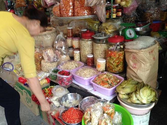Bánh kẹo, mứt tết ba không đổ bộ chợ Sài Gòn  - Ảnh 5.