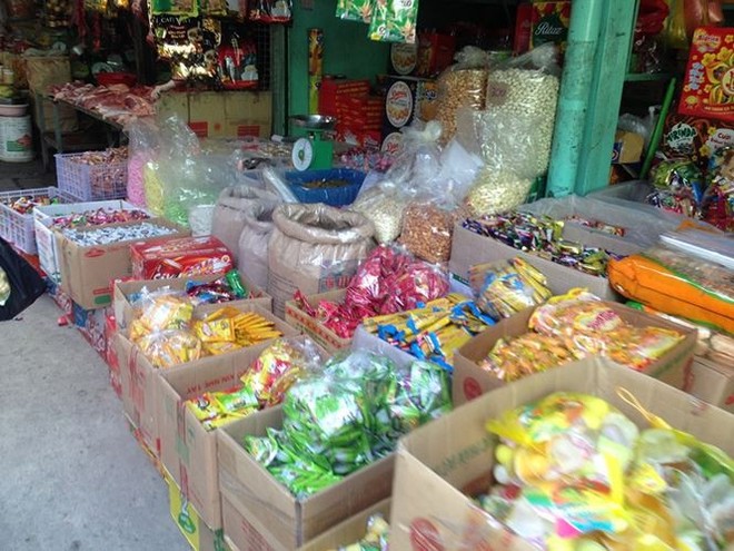 Bánh kẹo, mứt tết ba không đổ bộ chợ Sài Gòn  - Ảnh 7.