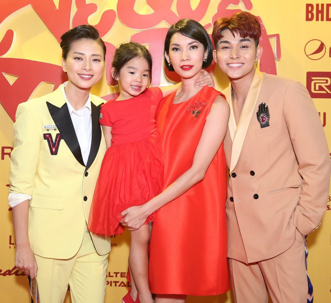 Ngô Thanh Vân đưa bố mẹ đến xem phim Tết do chính cô thủ vai - Ảnh 6.