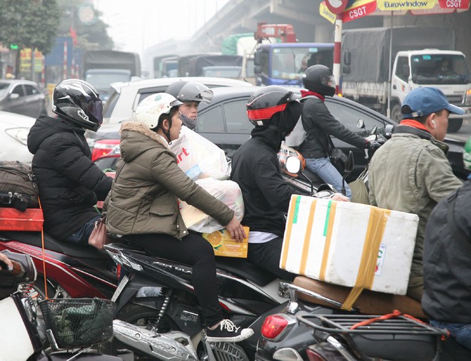 Hà Nội: Nhiều cửa ngõ Thủ đô ùn tắc do dòng người ùn ùn đổ về quê ăn Tết - Ảnh 11.