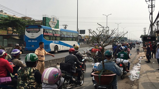 Về quê ăn Tết, cả gia đình 4 người gặp nạn - Ảnh 2.