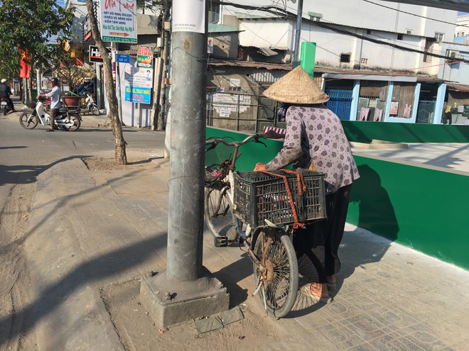 27 Tết, bà cụ ve chai vẫn miệt mài mưu sinh ở Sài Gòn mong đủ tiền mua gạo đón năm mới - Ảnh 7.