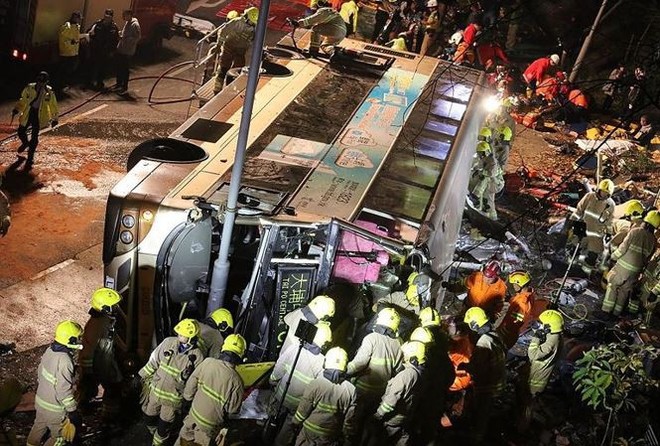 Hong Kong hủy bỏ bắn pháo hoa chào mừng năm mới, dành tiền hỗ trợ gia đình nạn nhân vụ tai nạn xe buýt thảm khốc - Ảnh 2.