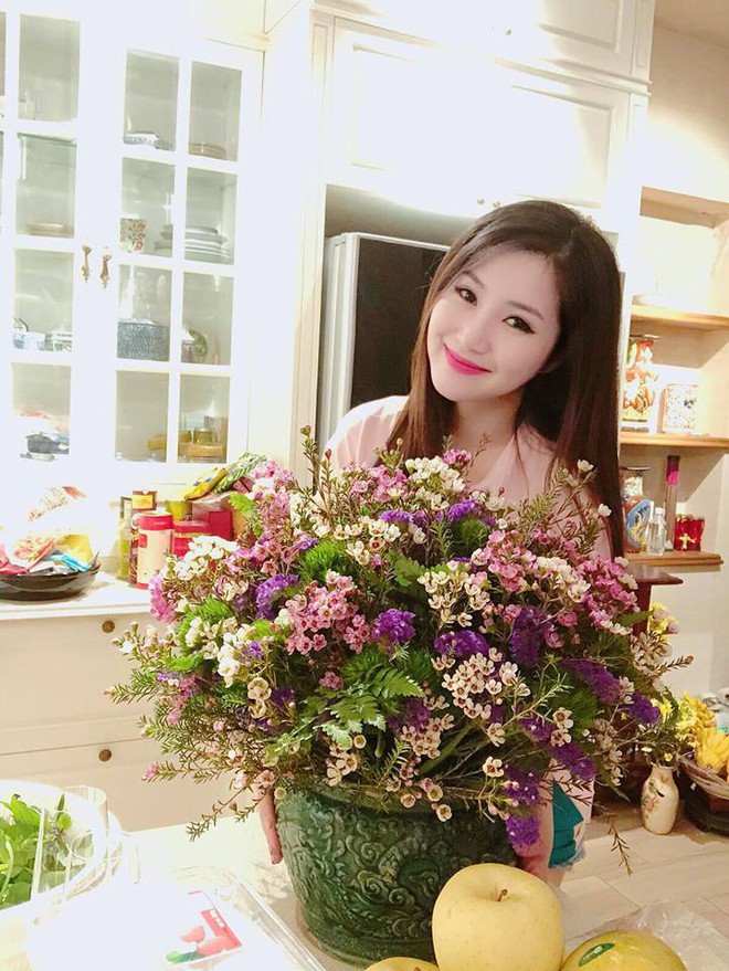 Soi nhất cử nhất động của sao Việt (12/2) - Ảnh 12.