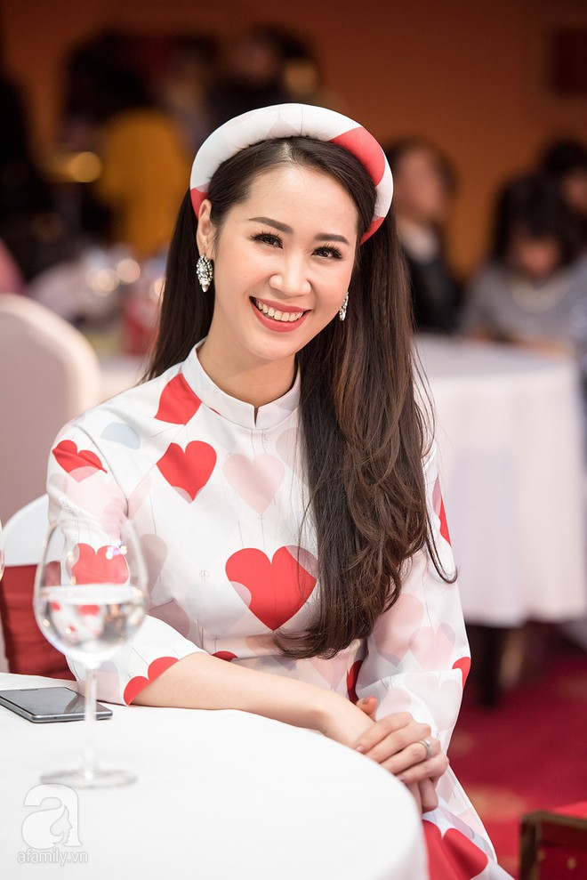 Hoa hậu HHen Niê tóc tém cá tính, rạng ngời với áo dài cách tân - Ảnh 10.