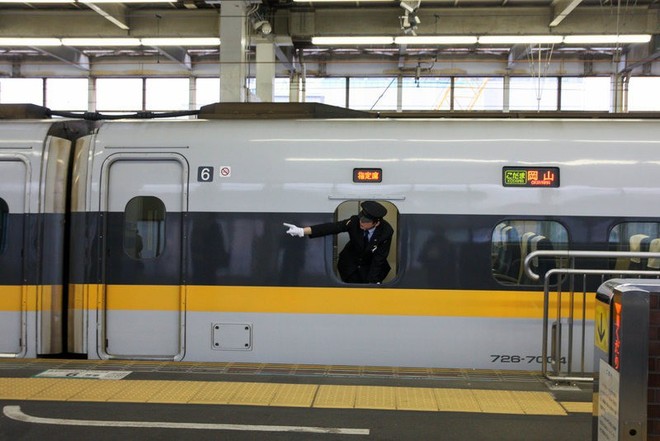Nhân viên đường sắt Nhật Bản luôn dùng tay chỉ vào mọi vật và đây là lý do đằng sau hành động thú vị ấy - Ảnh 1.
