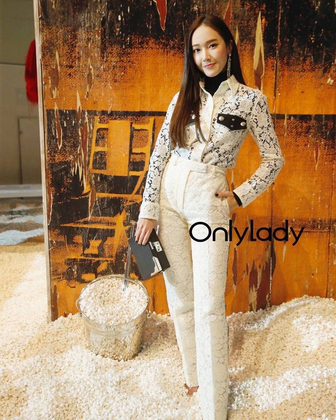Chỉ diện đồ trắng mà công chúa băng giá Jessica Jung cũng đẹp xuất thần tại Tuần lễ thời trang New York - Ảnh 11.
