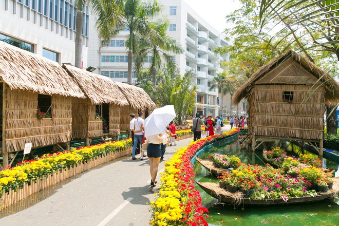 Người Sài Gòn nô nức tham quan đường hoa, hội hoa rực rỡ màu sắc - Ảnh 15.