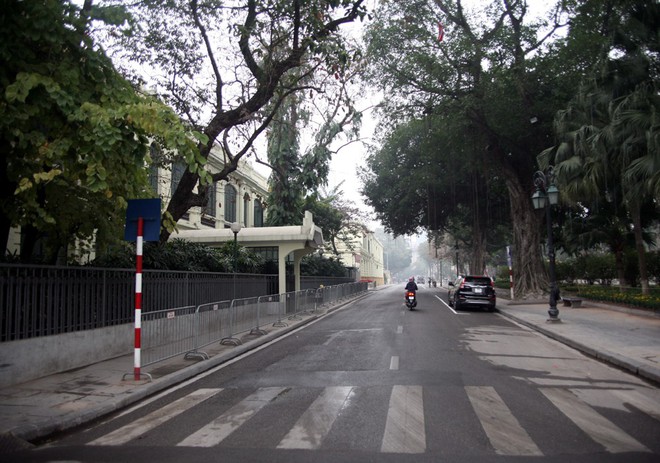 Sáng 29 Tết, nhiều tuyến phố Hà Nội đã vắng bóng người qua lại - Ảnh 15.