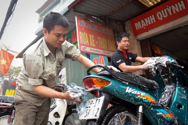 30 Tết, dịch vụ rửa xe hốt bạc, tăng gi&aacute; 4-5 lần ng&agrave;y thường - Ảnh 5.