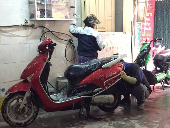 30 Tết, dịch vụ rửa xe hốt bạc, tăng gi&aacute; 4-5 lần ng&agrave;y thường - Ảnh 6.