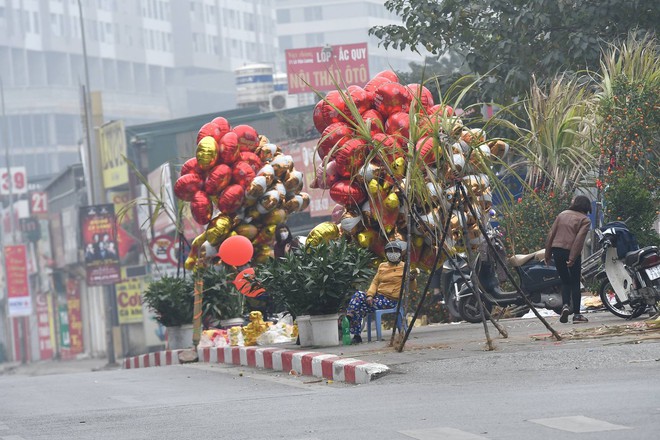 70-100.000 đồng/1 cặp mía đắt như tôm tươi tại Hà Nội chiều cuối năm - Ảnh 11. 70-100.000 đồng/1 cặp mía đắt như tôm tươi tại Hà Nội chiều cuối năm - Ảnh 11.
