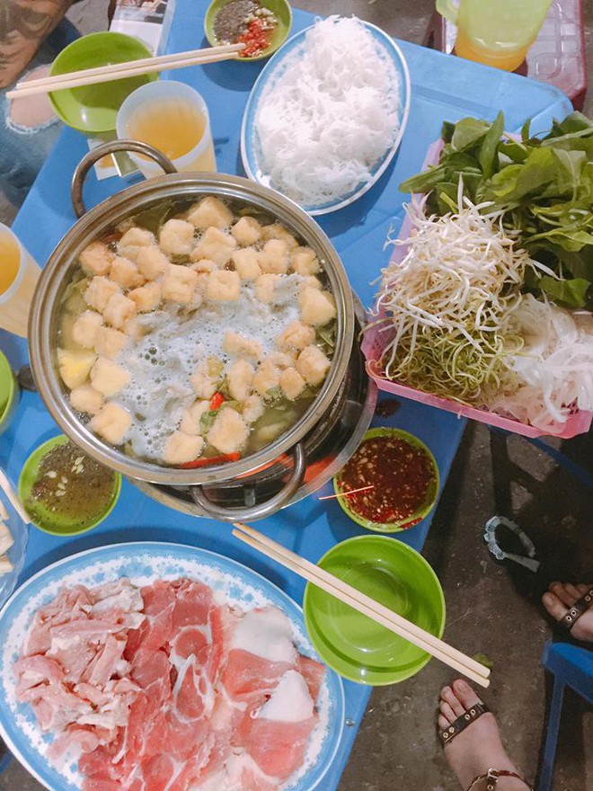 Loạt quán bún, lẩu ở Hà Nội mở bán xuyên Tết để giải ngấy đầu năm - Ảnh 18.