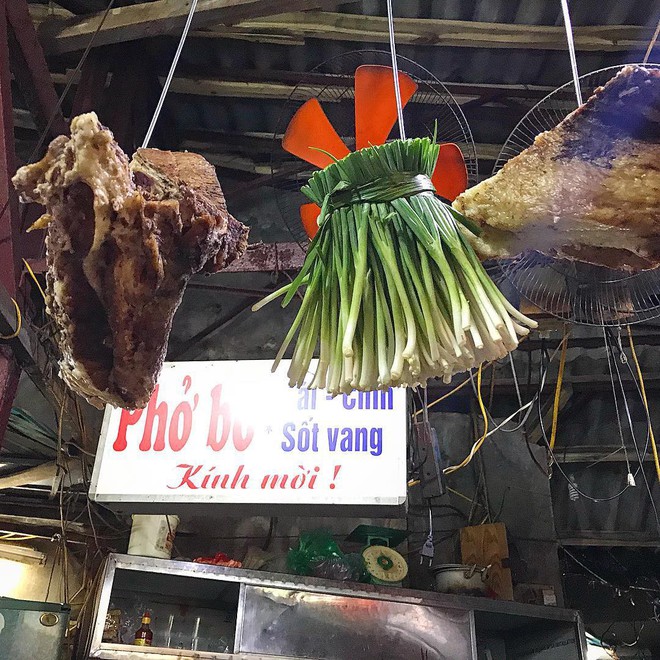 Loạt quán bún, lẩu ở Hà Nội mở bán xuyên Tết để giải ngấy đầu năm - Ảnh 5.