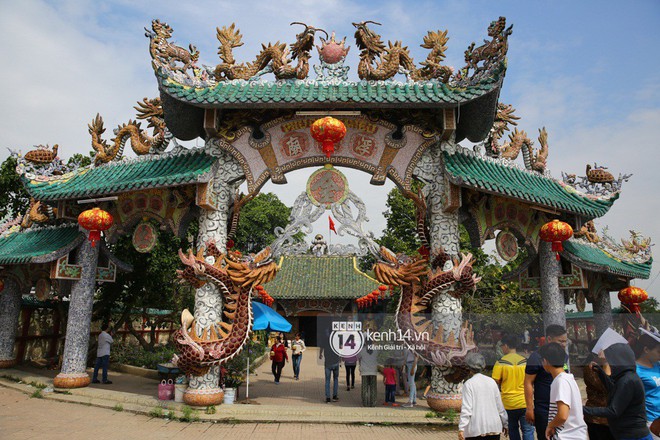 Người dân ùn ùn rủ nhau đến 4 ngôi chùa xóa ế nổi tiếng nhất Sài Gòn cầu duyên - Ảnh 5.