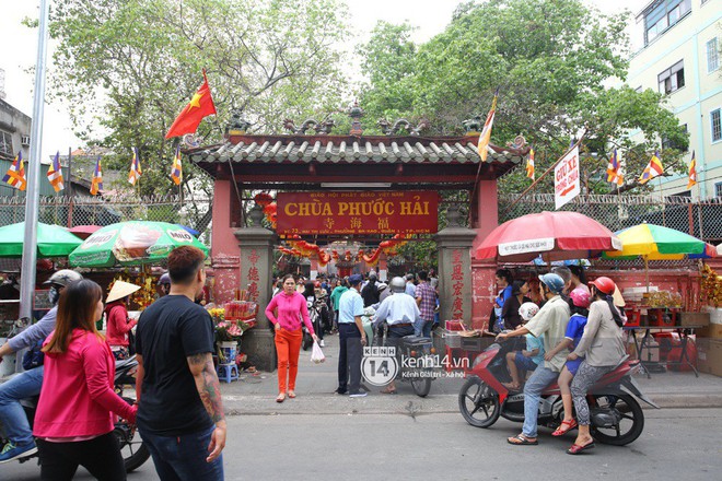 Người dân ùn ùn rủ nhau đến 4 ngôi chùa xóa ế nổi tiếng nhất Sài Gòn cầu duyên - Ảnh 8.