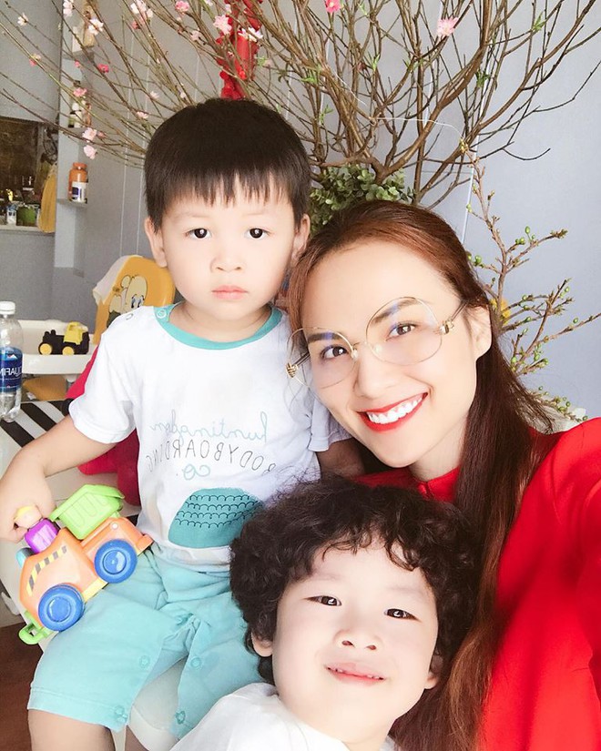 Soi nhất cử nhất động của sao Việt (19/2) - Ảnh 4.