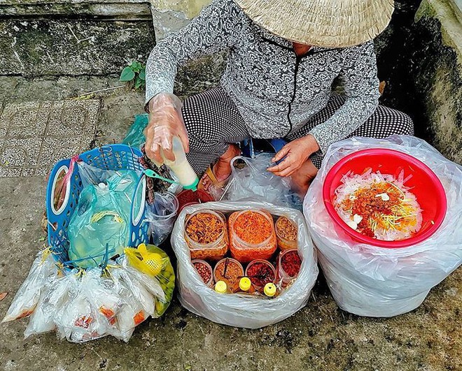 Check list 8 món ăn vặt đặc sắc, chỉ cần dắt túi 20 ngàn là có bữa ngon ở Sài Gòn - Ảnh 6.