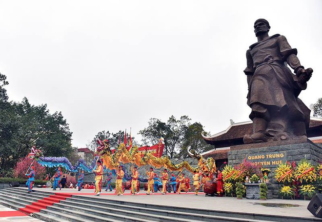 Thủ tướng Nguyễn Xuân Phúc tham dự kỷ niệm chiến thắng Ngọc Hồi - Đống Đa - Ảnh 5. Thủ tướng Nguyễn Xuân Phúc tham dự kỷ niệm chiến thắng Ngọc Hồi - Đống Đa - Ảnh 5.