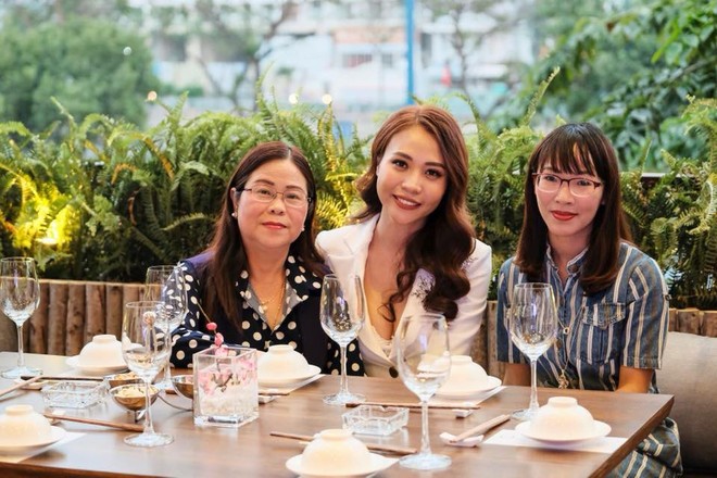 Cường Đô La đích thân về tận quê Đàm Thu Trang đón gia đình bạn gái vào Sài Gòn ăn Tết - Ảnh 3.