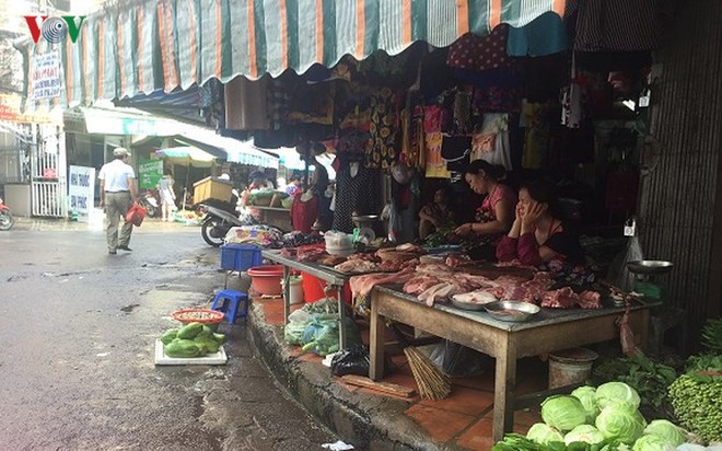 Chợ cóc, siêu thị thưa vắng khách ngày mùng 5 Tết - Ảnh 4.