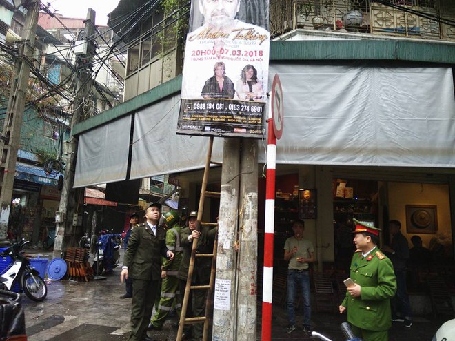 Hà Nội: Lực lượng Công an ra quân lập lại trật tự vỉa hè, lòng đường phố cổ trong ngày đầu tiên đi làm - Ảnh 5.