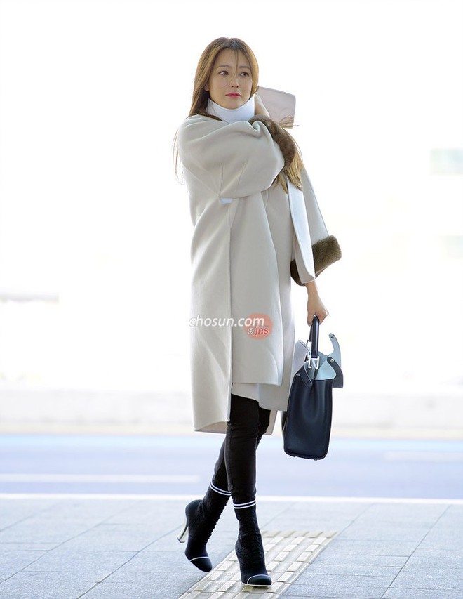 Mỹ nhân không tuổi Kim Hee Sun lên đường sang Milan dự tuần lễ thời trang - Ảnh 1.