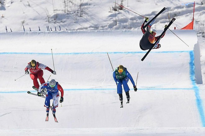 Rơi từ độ cao 30m, vận động viên trượt tuyết vỡ xương chậu ở Olympic mùa đông - Ảnh 1.