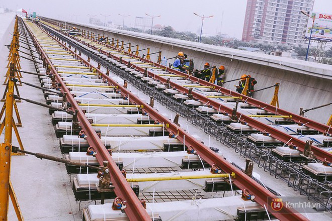 Chùm ảnh: Hơn 2,5km đường ray tàu trên cao tuyến Metro Bến Thành - Suối Tiên ở Sài Gòn đã hoàn thành - Ảnh 2.