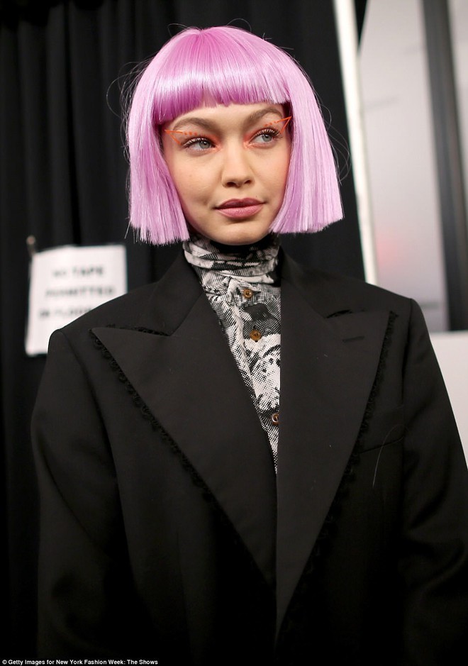 Bài học rút ra từ ảnh hậu trường xấu lạ của Gigi Hadid: xinh đến mấy mà makeup sai cũng vẫn kém sắc như thường - Ảnh 5.