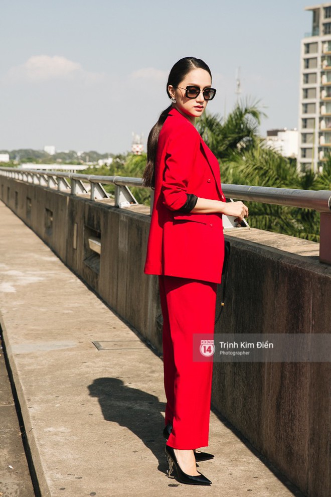 Hương Giang diện nguyên cây đồ đỏ rực, mang theo 105 kg trang phục đi chinh chiến Hoa hậu Chuyển giới Quốc tế - Ảnh 9.