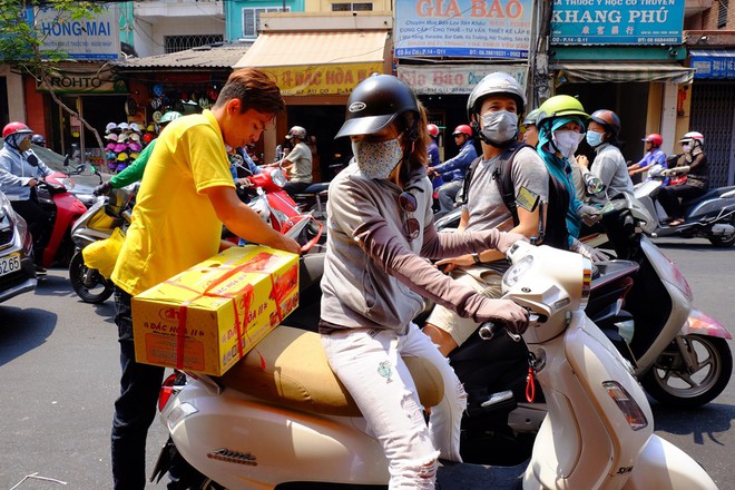 Bán cả ngàn con vịt quay, heo quay thu hàng chục triệu ngày vía Thần tài - Ảnh 10.