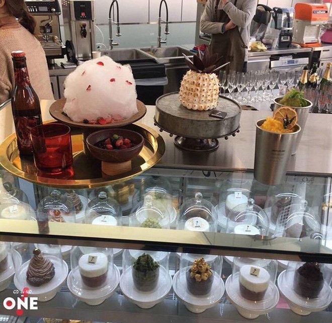 Trước khi nhập ngũ, G-Dragon gây náo loạn tại buổi khai trương quán cafe riêng siêu ấn tượng ở khu phức hợp 40 nghìn tỉ - Ảnh 33. Trước khi nhập ngũ, G-Dragon gây náo loạn tại buổi khai trương quán cafe riêng siêu ấn tượng ở khu phức hợp 40 nghìn tỉ - Ảnh 33.