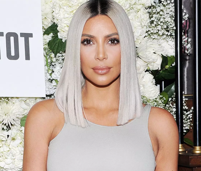 Đi trị liệu laser nhưng Kim Kardashian vẫn giữ lớp trang điểm và đây là tư vấn của bác sĩ - Ảnh 1.