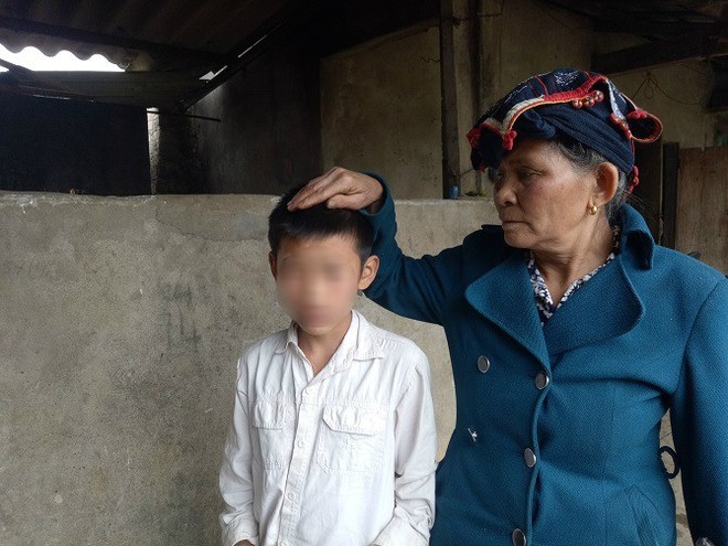 Sơn La: Bé trai 12 tuổi nhập viện vì bị bố dượng đánh vì nghi trộm tiền của hàng xóm - Ảnh 1.