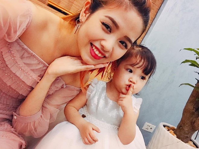 Gia đình toàn mỹ nhân của Nhã Phương, hóa ra còn một cô em dâu xinh xắn chẳng kém ai - Ảnh 7. Gia đình toàn mỹ nhân của Nhã Phương, hóa ra còn một cô em dâu xinh xắn chẳng kém ai - Ảnh 7.