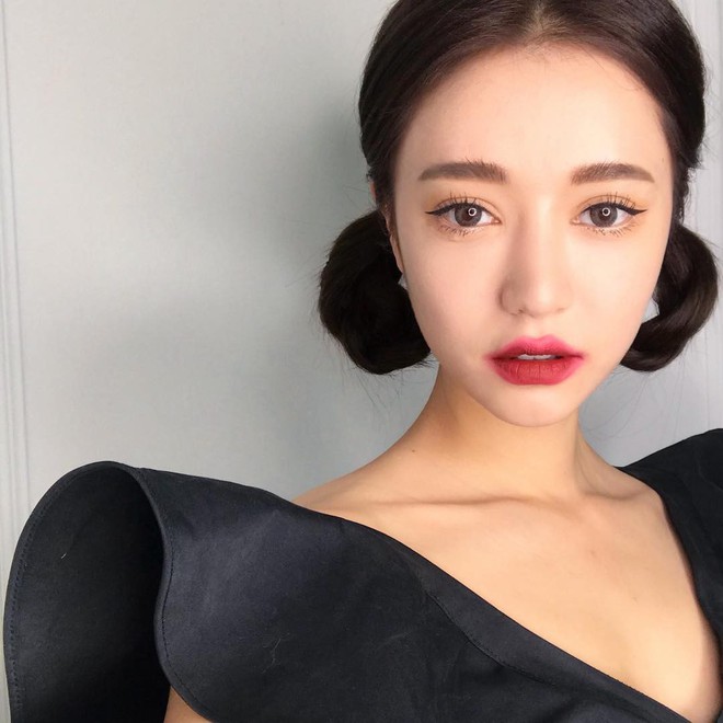 Đăng ảnh selfie quảng cáo màu son mới của 3CE, Park Sora gây giật mình vì đôi môi tô vẽ quá đà đáng sợ như Joker - Ảnh 3.